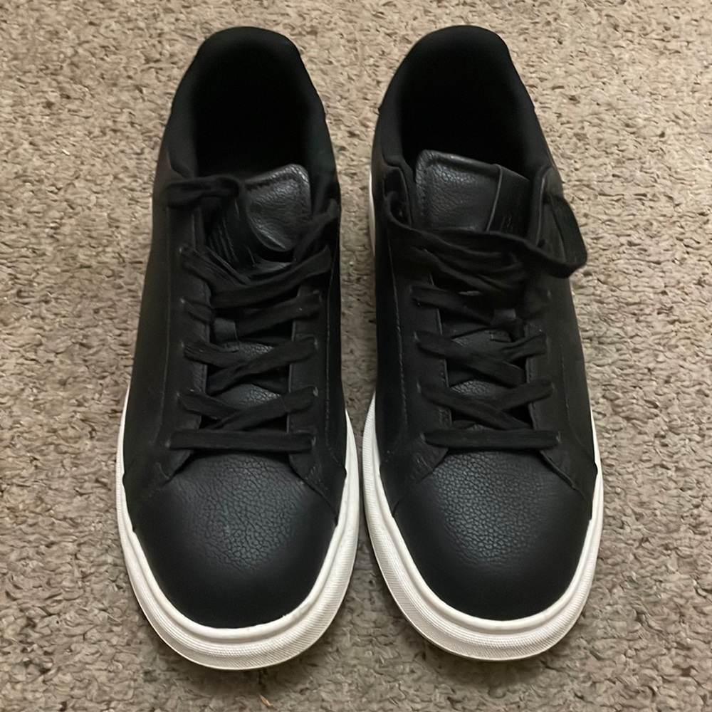Men’s pull and bear sneakers in a size 12.